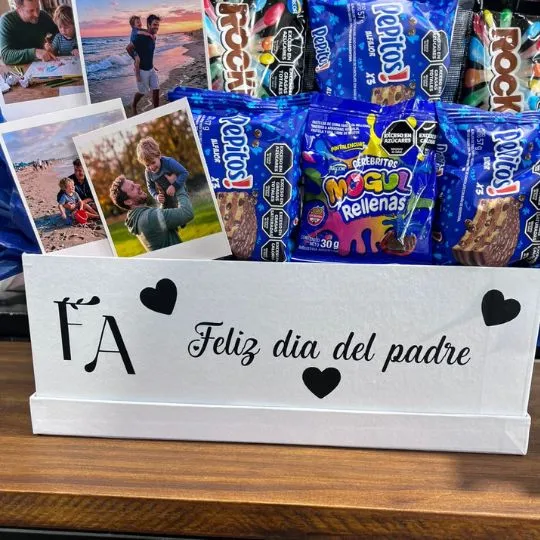 box con chocolates globos y fotos polaroid dia del padre